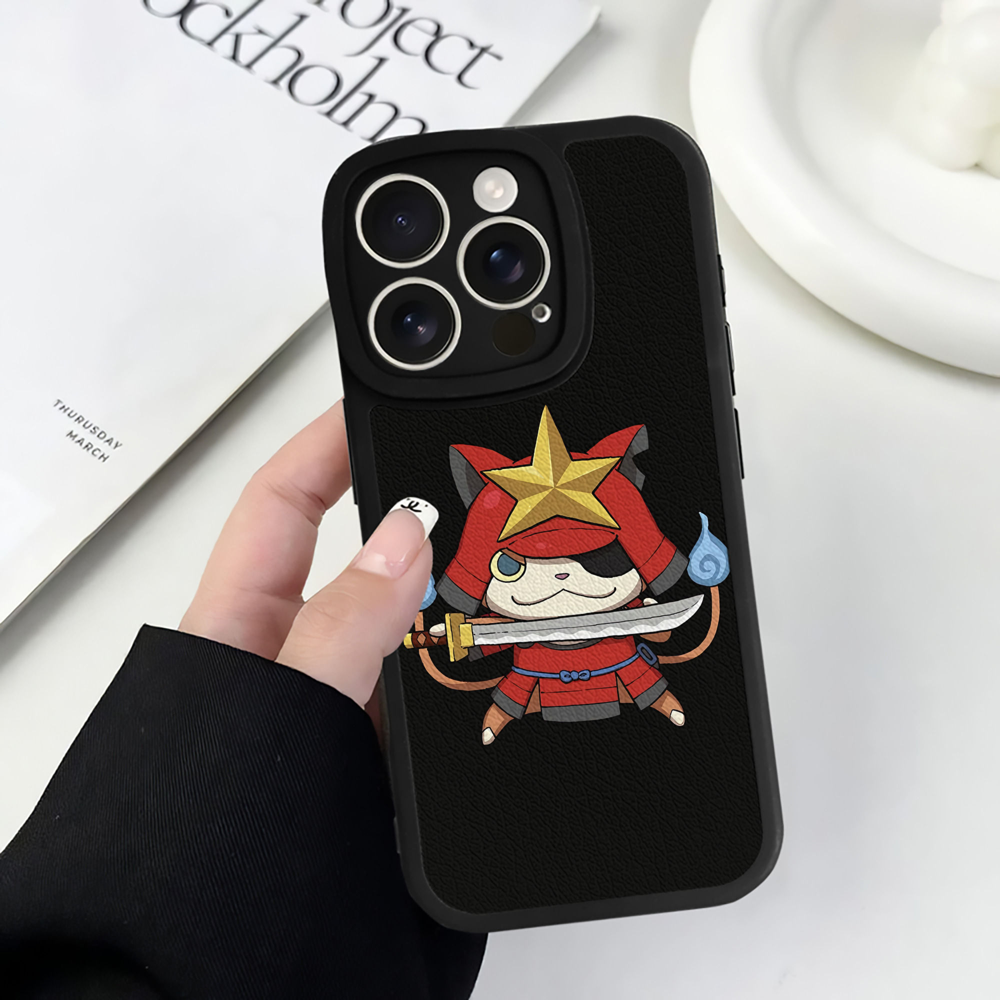 （画像用） 妖怪ウォッチ Yo-kai Watch 【iPhone 16シリーズ対応】シリコンスマホケース（レザー調） 材質：シリコン